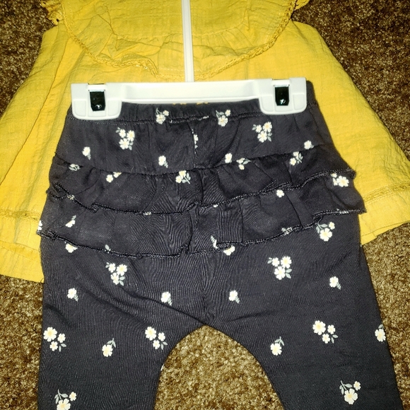 Shabby Chic Baby Girl Top & Legging - Picture 4 of 5